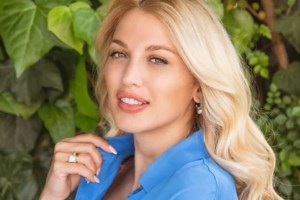 Κωνσταντίνα Σπυροπούλου: Απαστράπτουσα στη βάφτιση της "ξαδέρφης" της στη Γλυφάδα [Εικόνες] - εικόνα 6