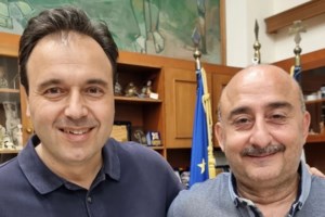 Τρίκαλα: Ο Δημήτρης Παπαστεργίου παρέδωσε κι επίσημα τον δήμο στον Νίκο Σακκά - "Λατρεύω αυτή την ομάδα..." [εικόνες]