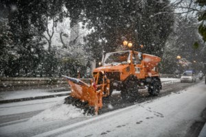 Κακοκαιρία: Διακοπή κυκλοφορίας των οχημάτων στην Αττική - Ποιοι δρόμοι έκλεισαν