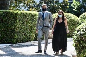 Υδρα: Σάλος με το ψυγείο που φόρτωσαν σε γαϊδουράκι - "Ηταν μουλάρι", απαντά ο δήμαρχος - εικόνα 2