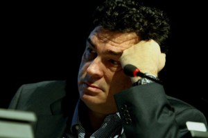 "Αλέξη Παπαχελά σε περιμένουμε"- Το συγκινητικό μήνυμα των συναδέλφων του στην Καθημερινή