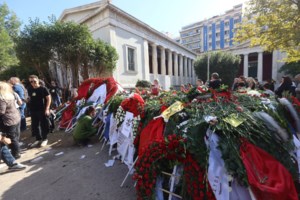 Πολυτεχνείο: Δρακόντεια τα μέτρα της ΕΛΑΣ στην Αθήνα - 5.000 αστυνομικοί στους δρόμους, ελικόπτερα, drones και αύρες