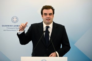 Eντατικοί έλεγχοι ασφαλείας στα πλοία - Σύσκεψη Μητσοτάκη με Πλακιωτάκη και αρχηγό Λιμενικού