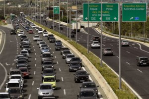 Επέστρεψαν και οι τελευταίοι εκδρομείς του Πάσχα – Ομαλοποιήθηκε η κίνηση στην εθνική Αθηνών – Κορίνθου