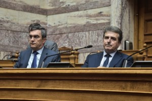 Τι αλλάζει ο Χρυσοχοίδης στο ν/σ για τις διαδηλώσεις: Κατάργηση της ποινής φυλάκισης για συμμετοχή σε απαγορευμένη πορεία