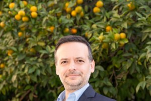 Δημοσκόπηση Interview: Μικρό προβάδισμα Δούκα για την ηγεσία του ΠΑΣΟΚ, μάχη με Ανδρουλάκη - Η "κόντρα" με Μητσοτάκη - εικόνα 2