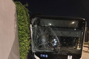 Κολωνός: Οδηγός λεωφορείου παρέσυρε συνάδελφό του μετά από τσακωμό - Τον έστειλε στο νοσοκομείο