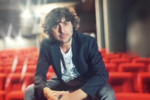 "Ιστορία ενός σκύλου που τον έλεγαν πιστό", σε σκηνοθεσία Kώστα Γάκη στο Θέατρο Αλφα - εικόνα 2