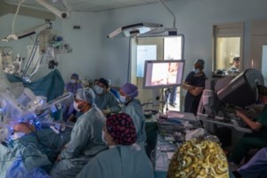 Πάτρα: Συγκλονίζει η μητέρα δότρια ήπατος του 18χρονου γιου της - "Γιατρέ, εσύ ορίζεις πια τις ζωές μας"