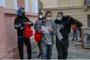 Δεν πρόλαβαν να ανοίξουν τα σχολεία και...άρχισαν οι καταλήψεις - Ζητούν να ανοίξουν τα φροντιστήρια