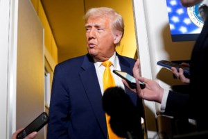 Έξαλλος ξανά με τον Ζελένσκι ο Τραμπ: "Ζητάει συνεχώς πυραύλους - Όταν ξεκινάς πόλεμο, πρέπει να μπορείς να τον κερδίσεις"