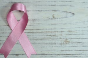 "Eίμαι με καρκίνο του μαστού τρίτου σταδίου": Συγκλονίζει η παρουσιάστρια του CNN Σάρα Σίντνερ