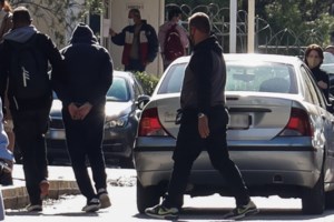 Κολωνός: Έτσι πιάστηκαν ο δερματολόγος και οι άλλοι 4 που βίαζαν τη 12χρονη - Γιατί είχαν χαρακτηριστεί "δύσκολοι"