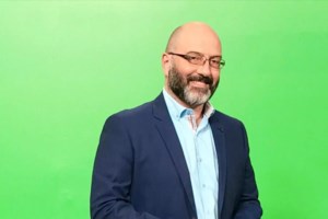 Σάκης Αρναούτογλου: "Τον σπούδασα με έναν μισθό 900 ευρώ" - Συγκινεί η εξομολόγηση για τον υιοθετημένο γιο του