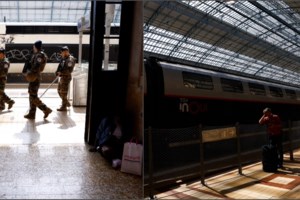 Ποιος είναι πίσω από τη δολιοφθορά στα γαλλικά τρένα: Το "συντονισμένο σαμποτάζ" δημιουργεί υποψίες για ξένο δάχτυλο - εικόνα 4