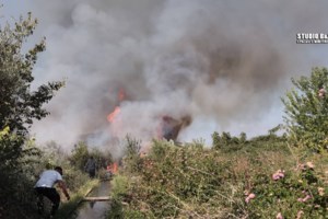 Θεσσαλονίκη: Φωτιά σε αποθήκη επιχείρησης στο Ωραιόκαστρο [Εικόνες, βίντεο]