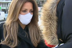 Μάνια Μπίκοφ: Η ανατριχιαστική περιγραφή για τον γιατρό που την παρενόχλησε σεξουαλικά - "Όλοι το θεωρούσαν φυσιολογικό" [βίντεο]