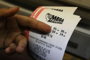 ΛΟΤΤΟ: "Τρέλα" για το μεγαλύτερο τζακ-ποτ της δεκαετίας- 6,5 εκατ. ευρώ στην αποψινή κλήρωση