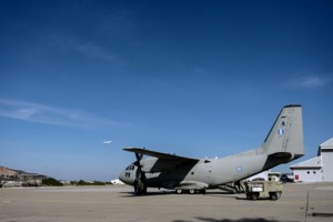 Προσγειώθηκαν στην Ελευσίνα οι πρώτοι Έλληνες από το Σουδάν - Συγκλονιστικές εικόνες από τον απεγκλωβισμό τους - εικόνα 18