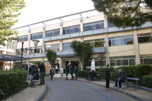 Ηράκλειο: 75χρονος κατέρρευσε στον δρόμο μπροστά στα μάτια των περαστικών [εικόνες]