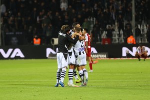 Κηφισιά – ΑΕΚ 2-3: Aνατροπή και κορυφή για την Ένωση των δέκα παικτών