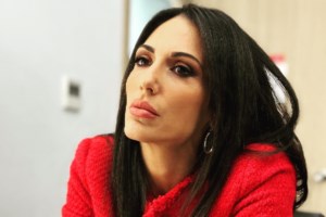 Έξαλλος ο Χασαπόπουλος με δημοσιογράφους- Η "άκυρη" ερώτηση για την εκπομπή της Ελεονώρας Μελέτη - εικόνα 2