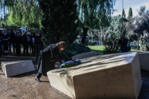 Όταν η Πρόεδρος μοιράζει σύριγγες σε τοξικομανείς - Η συμβολική παρουσία Σακελλαροπούλου σε δράση του ΟΚΑΝΑ - εικόνα 4