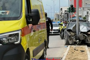 Τροχαίο στο Περιστέρι: Βίντεο ντοκουμέντο - Η στιγμή που ΙΧ χτυπάει και αφήνει αιμόφυρτο 21χρονο μοτοσικλετιστή