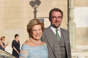 Αννα Μαρία: H λεπτομέρεια στην εμφάνισή της στον γάμο της κόρης της που απέτιε φόρο τιμής στον τέως βασιλιά Κωνσταντίνο - εικόνα 9