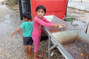 Αιματοβαμμένος καβγάς στη Μόρια - Νεκρός 21χρονος Αφγανός από μαχαίρωμα - εικόνα 2