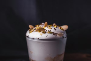 Σπιτικό παγωτό cookies and cream με μόλις τρία υλικά - Απίθανη γεύση, πανεύκολη συνταγή