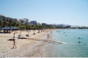 Παλαιό Φάληρο: Αυτή είναι η γυναίκα που έσερνε το καροτσάκι με την 3χρονη - Πώς προσπάθησε να μπερδέψει τις Αρχές - εικόνα 4