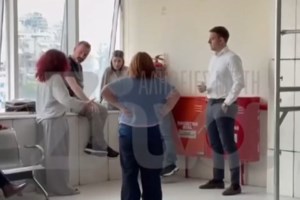 Κασσελάκης: Το ΠΑΣΟΚ έπαθε ΣΥΡΙΖΑ, το μόνο που μπορεί να κάνει είναι να ρίξει τον αρχηγό του