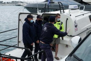 Euroferry Olympia: Συγκλονιστικές εικόνες από την πύρινη κόλαση μέσα στο γκαράζ τη στιγμή της εκκένωσης [βίντεο] - εικόνα 7