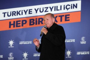 Τουρκία: Βυθίζεται η τουρκική λίρα έναντι του δολαρίου ενόψει της κάλπης την Κυριακή