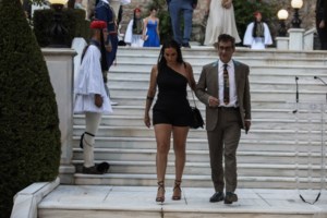 Εύη Καλογηροπούλου: Αυτή είναι η σκηνοθέτις με το καυτό σορτς στο Προεδρικό - Τι απαντά στα σεξιστικά σχόλια [Εικόνες] - εικόνα 2