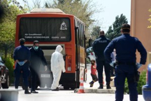 Καθηγητής Βατόπουλος: Υπάρχει και το κακό σενάριο, κάθε τρεις μήνες να μπαίνουμε σε καραντίνα
