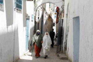 Κρίση στην Τυνησία: Παύθηκε η κυβέρνηση από τον πρόεδρο - Ένοπλες δυνάμεις περικύκλωσαν το κοινοβούλιο