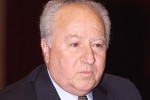 Συγκίνηση στη Θεσσαλονίκη: Πλήθος κόσμου αποχαιρέτησε τον σεισμολόγο Βασίλη Παπαζάχο [εικόνες-βίντεο] - εικόνα 3