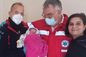 Απίστευτη ιστορία με νεκρό βρέφος στον Βόλο: "Αλήτες γιατροί μου ζητούσαν και φακελάκι", καταγγέλλει ο πατέρας