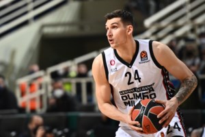 Ελεύθερη η "Γιατρός των Επωνύμων": Τους χορηγούσε "θαυματουργό" φάρμακο από τη Ρωσία [εικόνες, βίντεο] - εικόνα 5