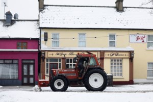 Αυξήσεις φωτιά σε ασφάλιστρα υγείας, αυτοκινήτου και ακτοπλοϊκά εισιτήρια το 2025 - Φόβοι και για την ενέργεια