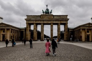 Κορονοϊός Γερμανία: Μέσα σε 24 ώρες η χώρα κατέγραψε 226 θανάτους