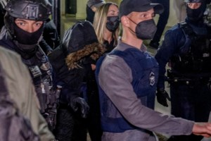 Ρούλα Πισπιρίγκου: Mε αποδοκιμασίες μεταφέρθηκε στις φυλακές Κορυδαλλού - Απομονωμένη σε ειδικό κελί