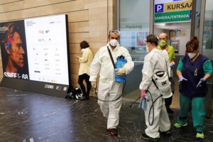 Κορονοϊός: Εκατοντάδες διαδηλωτές στους δρόμους της Μαδρίτης - Αντιδρούν στη μερική καραντίνα