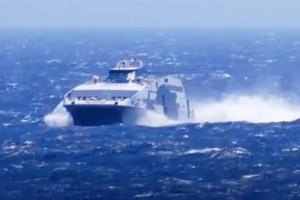 Ταλαιπωρία για 155 επιβάτες: Βλάβη στον καταπέλτη καταμαράν στο λιμάνι της Νάξου