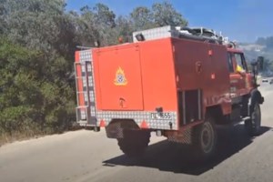 Νέες πύρινες εστίες σε Ρόδο και Πάρο - Σηκώθηκαν εναέρια μέσα [βίντεο]