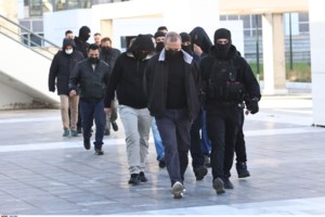 Κολωνός: "Τη βίασε και το τέρας δηλώνει ερωτευμένος" - Οργισμένη η αδερφή της 12χρονης με την εισαγγελική πρόταση για τον Μίχο - εικόνα 2