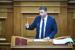 Κρατάει χρόνια αυτή η κόντρα- Μητσοτάκης σε Ανδρουλάκη: "Δεν ξέρεις τι λες" - "Να είστε πιο ευγενικός..." [βίντεο]