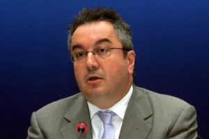 Ηλίας Μόσιαλος: Ο σημαντικός ρόλος της απόστασης στη διάδοση του κορονοϊού - εικόνα 2